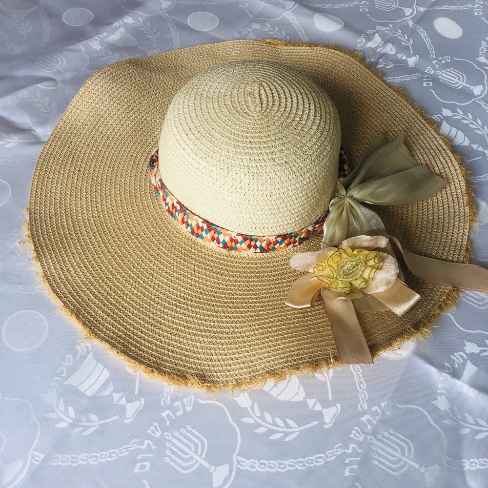 Straw hat wide trim
